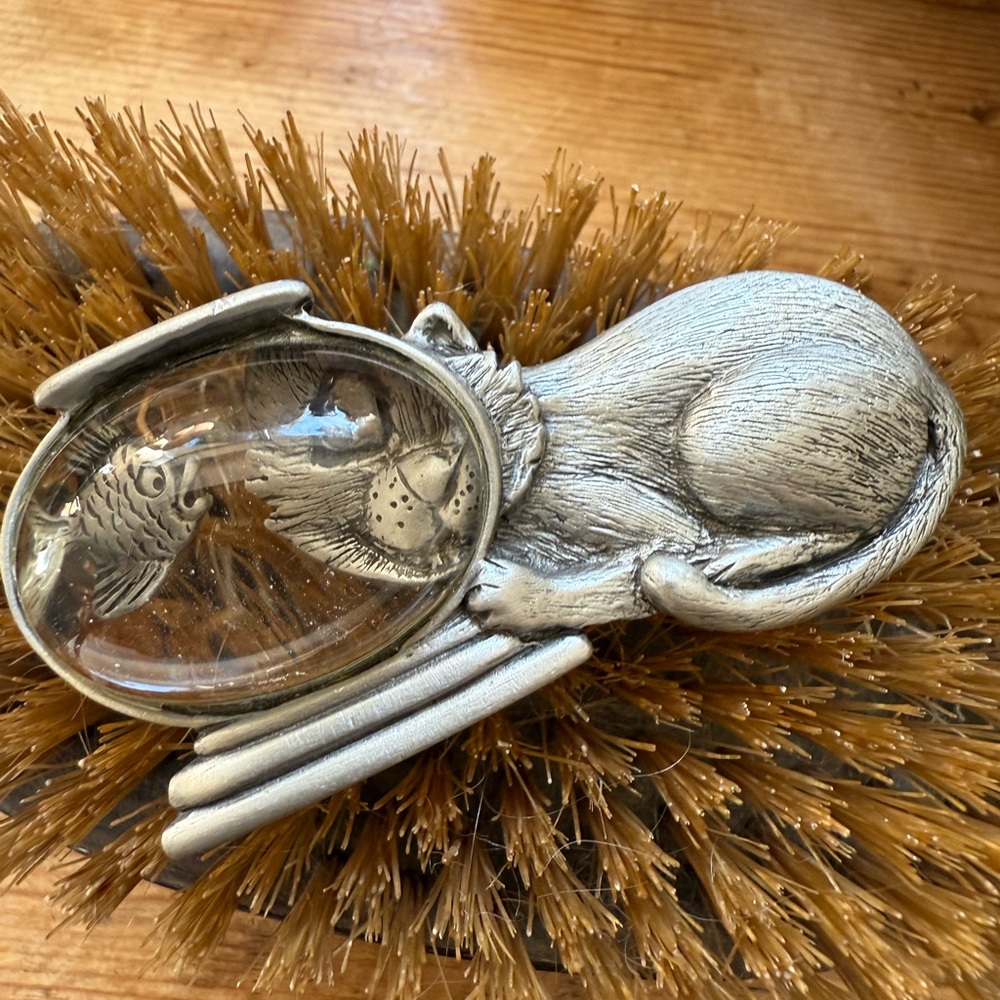 Vintage Silver Cat and Fishbowl Magnifying Glass Brooch Pin - Picture 11 of 13